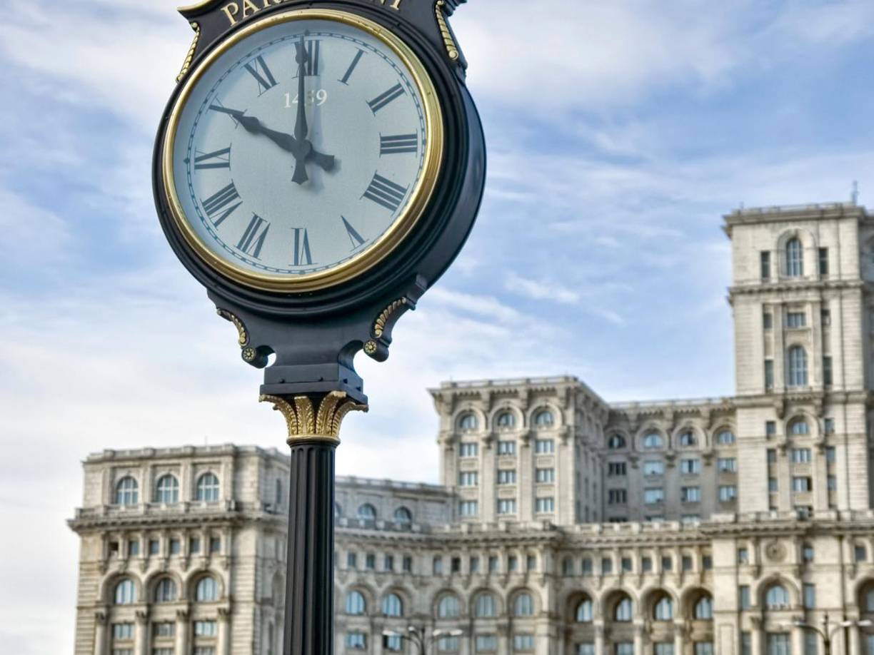 Desde el tres de noviembre, los relojes se atrasaron una hora a nivel nacional, dando la bienvenida al invierno.
