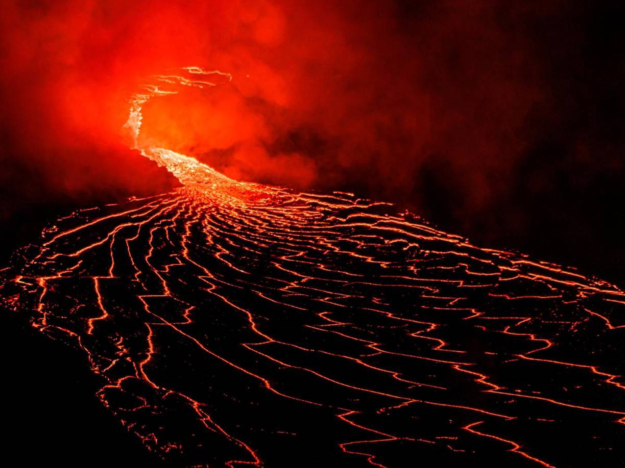 El impresionante fenómeno fue captado por pasajeros de un avión que sobrevolaba la zona.