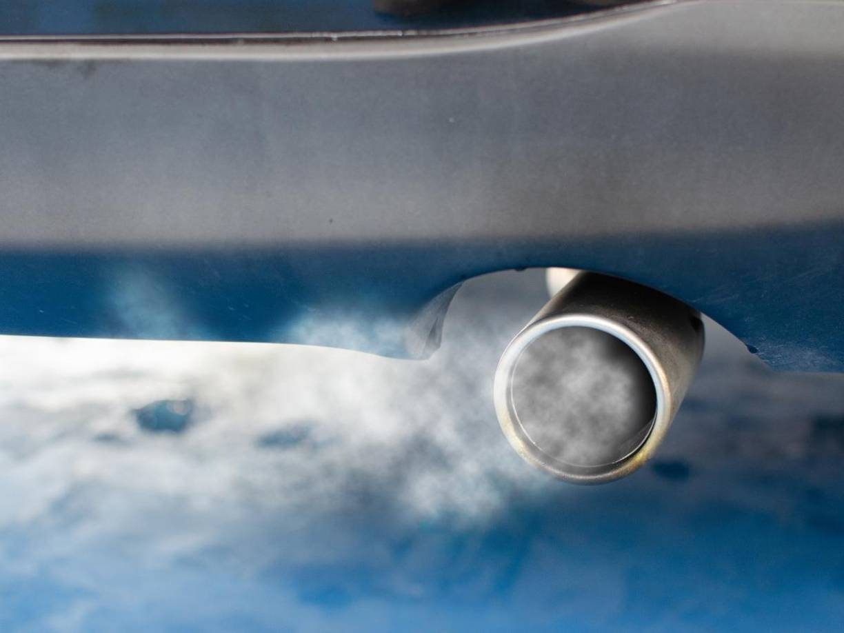 El cuarto estaba lleno de humo, pero no se encontraron signos de violencia en ninguno de los fallecidos, según informó la Fiscalía General del Estado de México. 