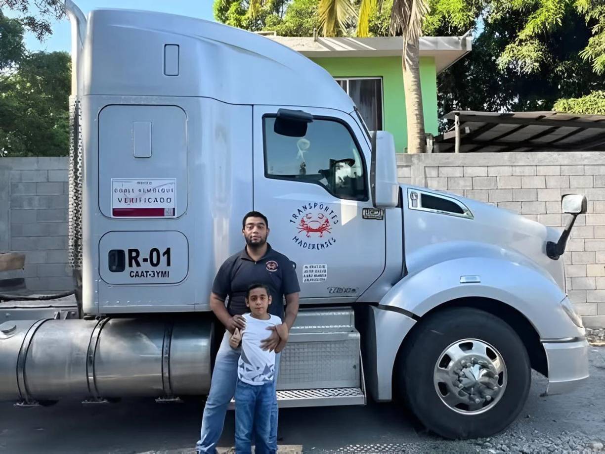 “Me preocupa mucho mi trabajo, no sabes cuánto he batallado”, exclamó César, quien también mencionó que tiene un hijo enfermo y que ha enfrentado dificultades para mantener su fuente de ingreso.