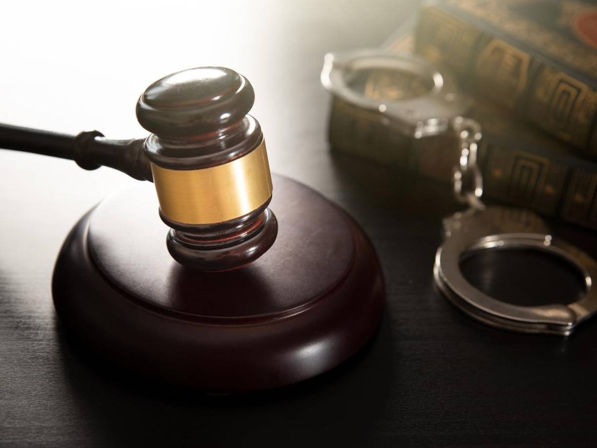 La niña explicó a las autoridades que había acompañado a su madre a una fogata y se había quedado dormida durante el trayecto de regreso. 