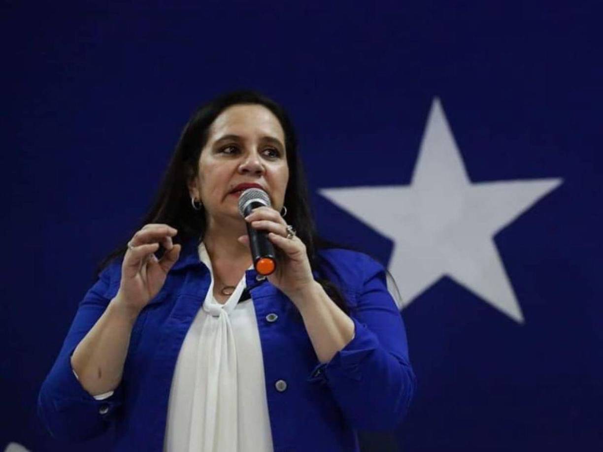 La denuncia de la precandidata presidencial de la estrella solitaria se da a conocer tras enterarse que es investigada por el Ministerio Público por menciones en el narcotráfico.