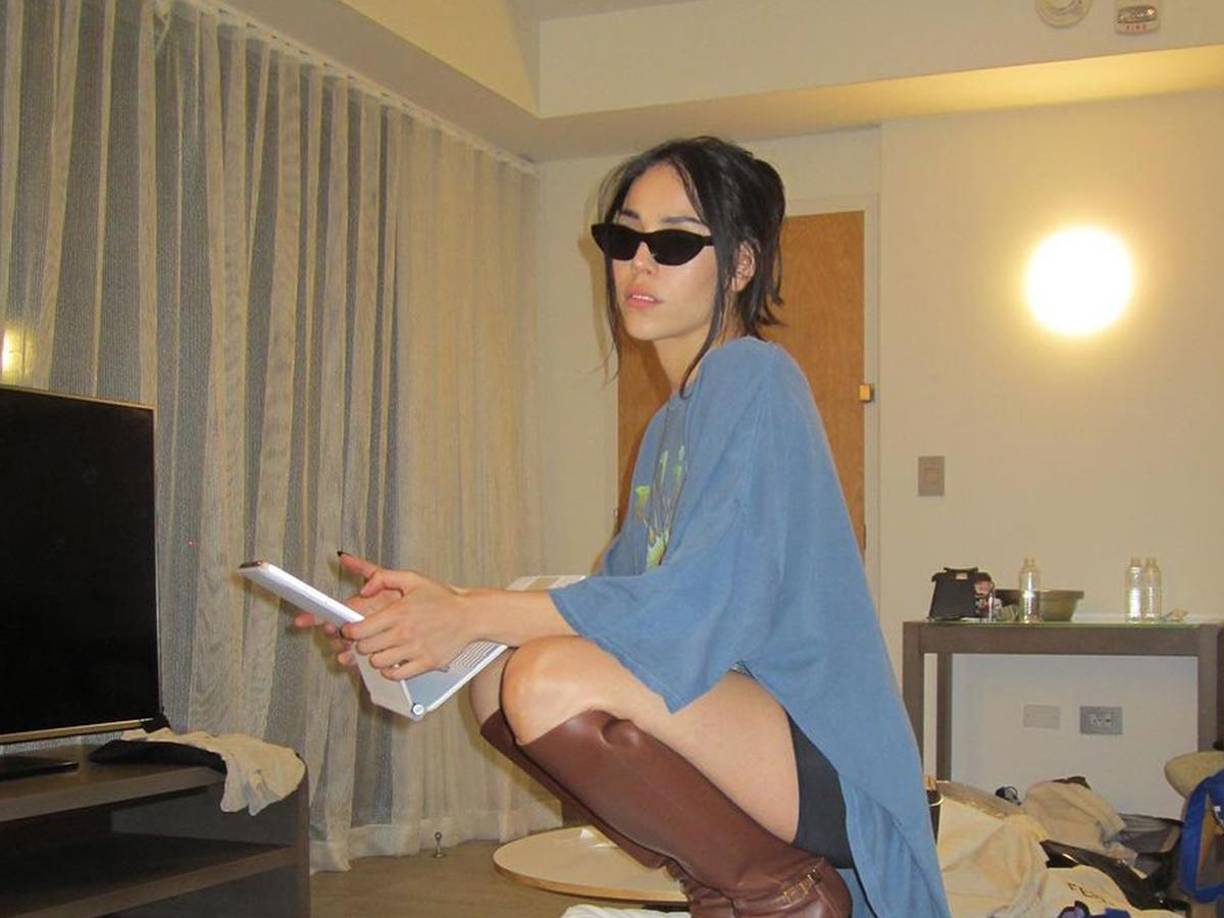 De acuerdo al sitio web oficial de ‘No boxing, no life’, la marca de los guantes que Saúl Canelo Álvarez obsequió a Danna Paola, el modelo profesional se cotiza en cerca de 5 mil pesos mexicanos.