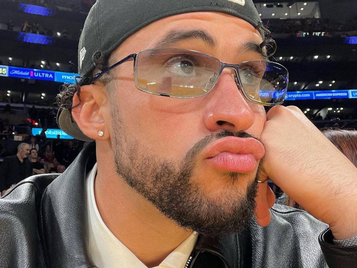 Kendall Jenner y Bad Bunny iniciaron su relación, según varios reportes, a inicios de 2023, cuando fueron vistos en Beverly Hills saliendo de un restaurante. Hicieron oficial su relación hasta otoño, durante un desfile de Gucci, poco antes de protagonizar la nueva campaña de la marca de ropa de lujo, que se lanzó en septiembre.