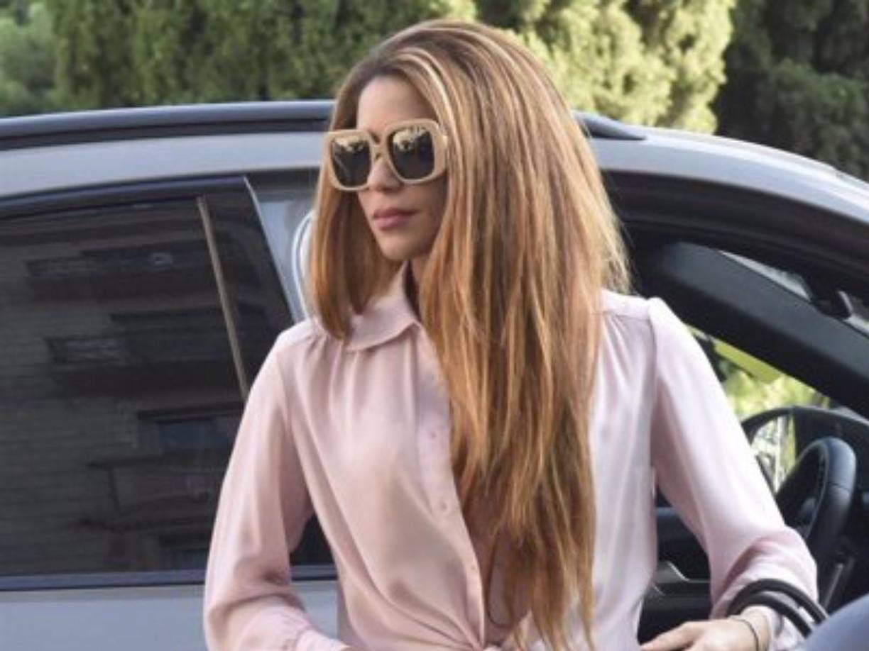 Asegura el paparazzi que, en varias ocasiones, captó a la colombiana en las calles de Barcelona con un semblante muy decaído.