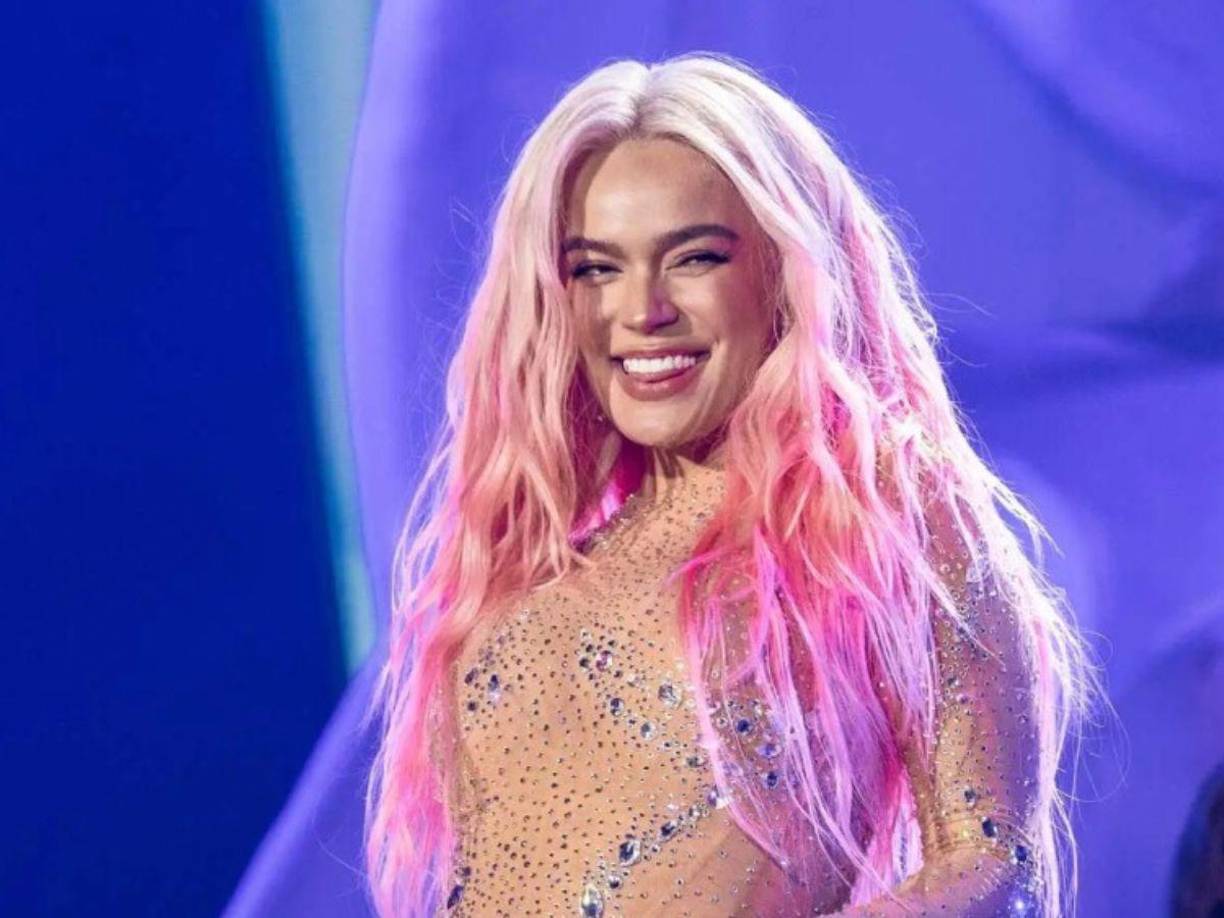 Recientemente, el tiktoker experto en espectáculos Javi Hoyos, recordó que, en su momento, se dijo que Karol G había tenido una “reunión secreta” con Gerard Piqué, expareja de Shakira, y su nueva novia, Clara Chía.