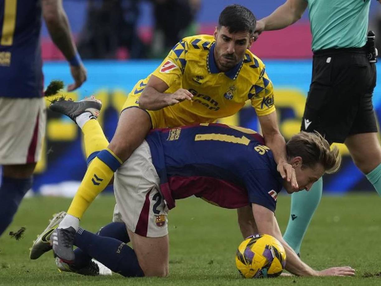 En el primer tiempo no se hicieron daño y el partido se fue igualado sin goles. Sin embargo, pasado los 20 minutos uno de los jóvenes dio el susto.