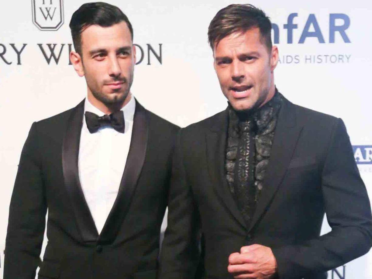 Hicieron oficial la alfombra roja de su romance en la AmFAR Inspiration Gala de 2016 y anunciaron su compromiso el mismo año antes de casarse en 2018.