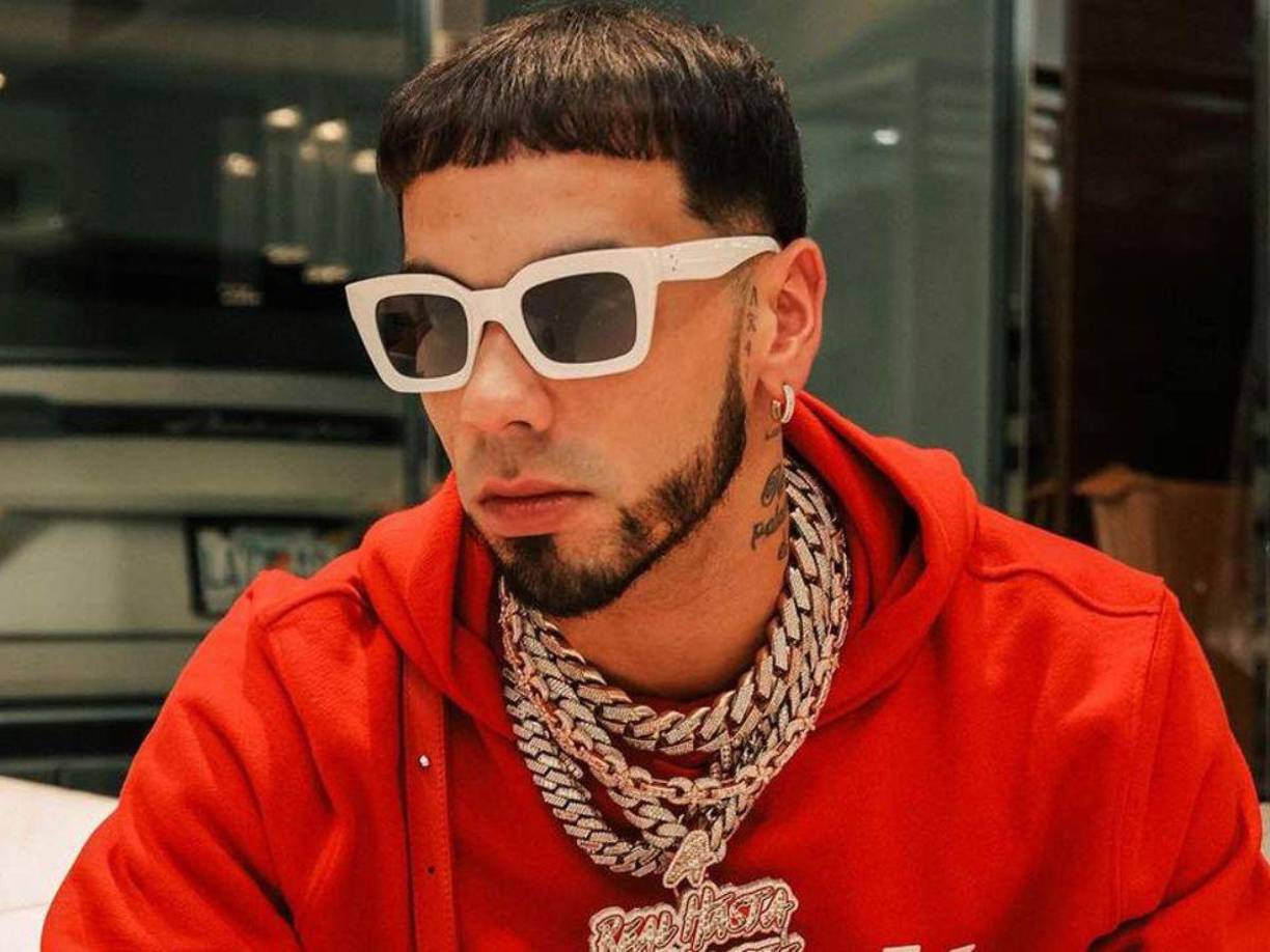 Según esta teoría, el líder del movimiento conocido como ‘Real hasta la muerte’ habría diseñado esta estrategia para evitar que su lanzamiento coincidiera con el proyecto de Benito Martínez, nombre de pila del ‘Conejo malo’, llamado Nadie sabe lo que va a pasar mañana, que se publicará el viernes 13 de octubre.