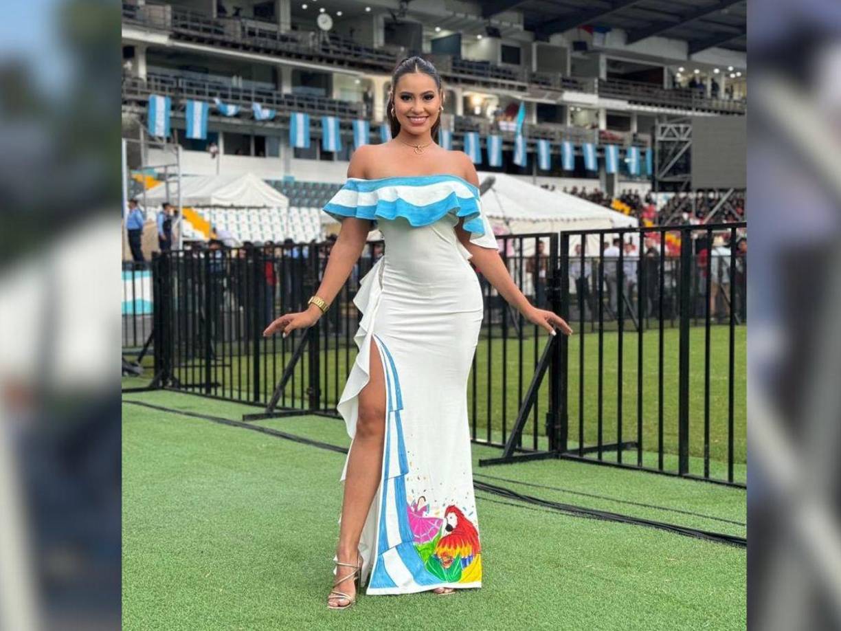 Para este look, Alejandra Rubio optó por su cabello recogido con una cola alta y un maquillaje natural. 