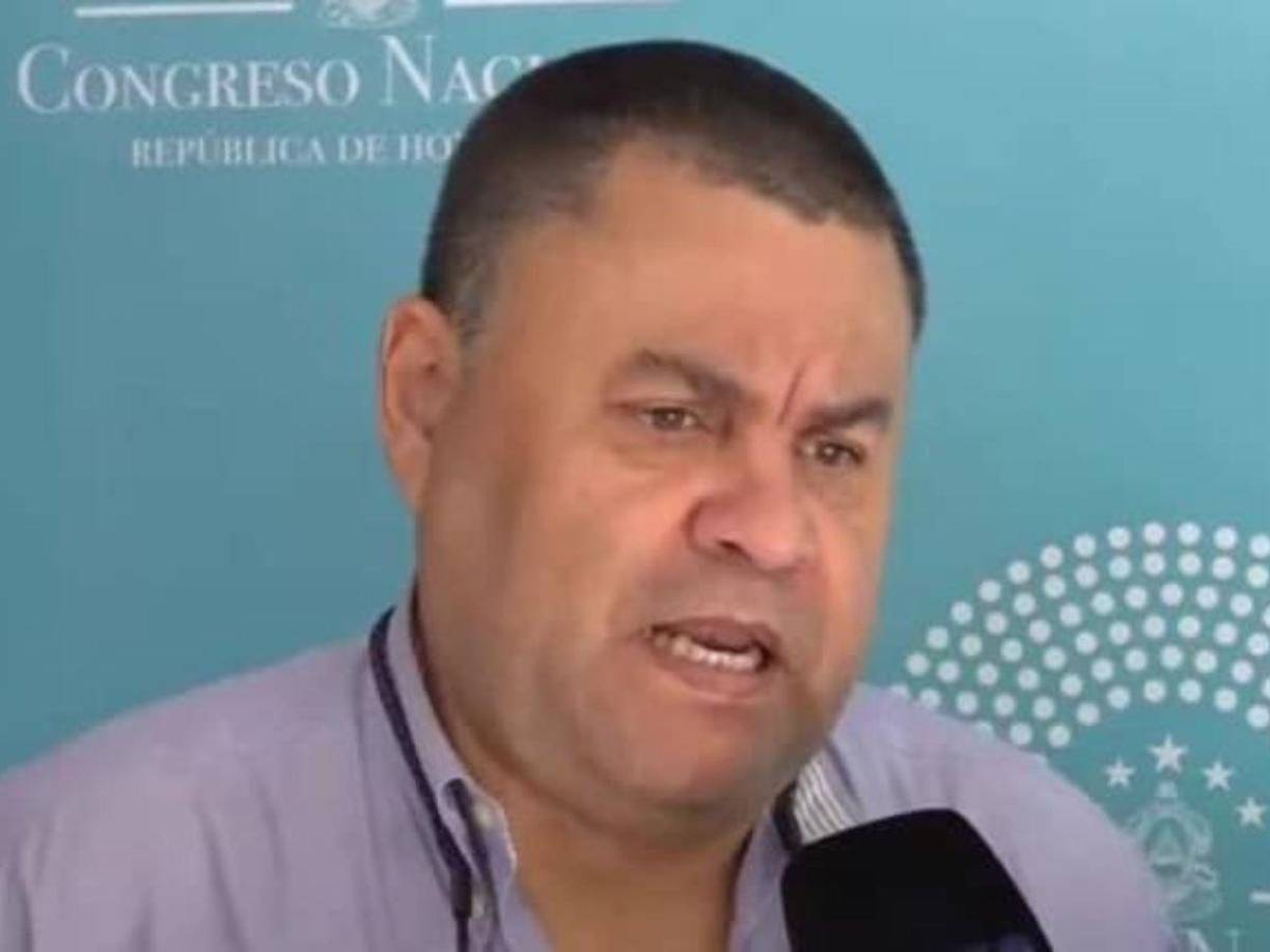 ”Los responsables son los diputados que votan a favor de estas leyes, dándole la potestad al CNE de decidir mediante unafórmula matemática cuánto le va dar a cada partido político”, confesó Umaña.