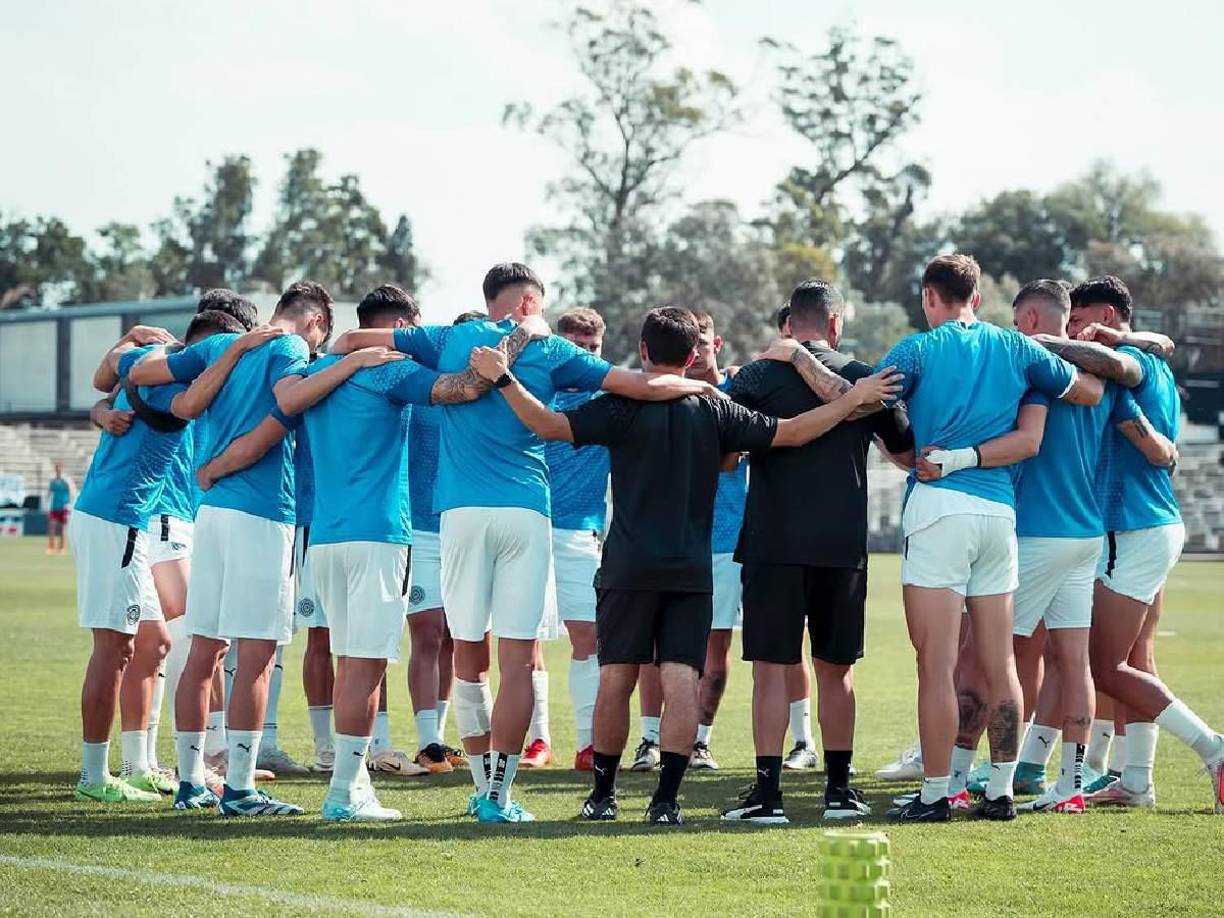 Desde el medio antes mencionado revelaron detalles de lo que originó la tragedia. Según informa el diario uruguayo un hombre que había sido recientemente liberado de prisión, se sintió ofendido por no haber sido saludado a su regreso.