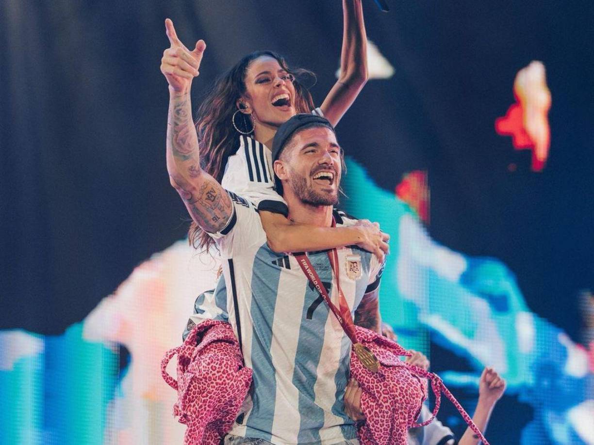 Rodrigo de Paul a Tini Stoessel viven un momento de ensueño. Son unas de las parejas más mediáticas de Argentina.