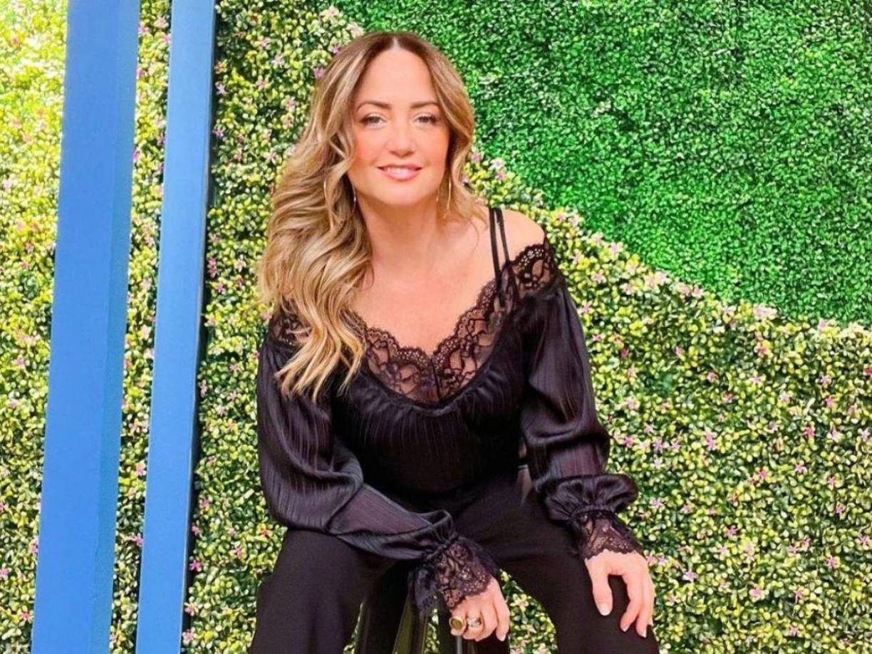 Todo comenzó cuando recibió una imagen donde se ve con el expresidente mexicano. “Me acaban de enviar una foto donde dice confirma romance con Peña Nieto. Salgo abrazada y ¡hasta beso y todo!”, mencionó Legarreta a sus compañeros en el programa mexicano de televisión Hoy (Televisa), mientras mostraba dicha instantánea falsa en su celular.