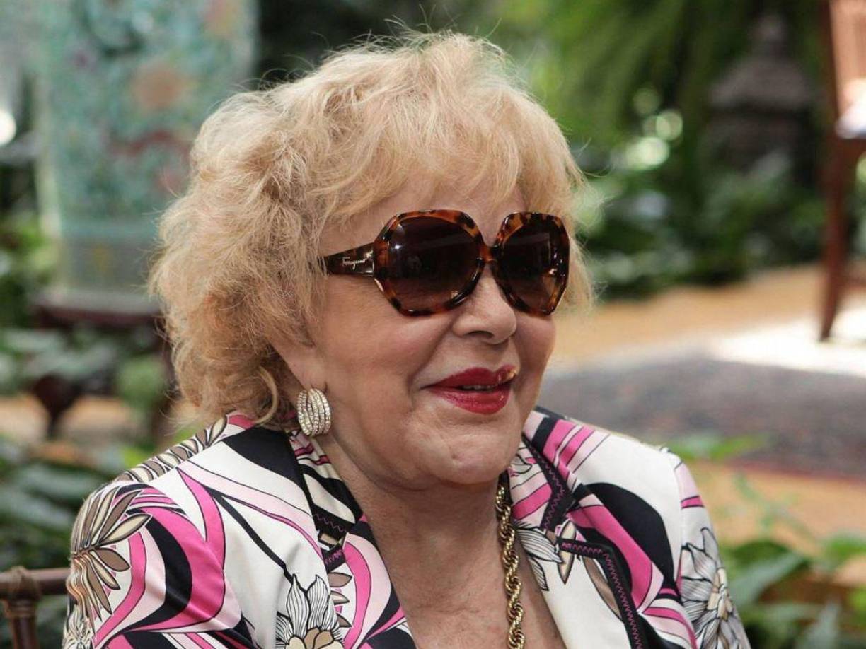 La familia de Silvia Pinal se reunió en el hospital en el que ella se encuentra internada desde hace seis días, esto en medio de la preocupación que existe en cuanto a la salud de la primera actriz.