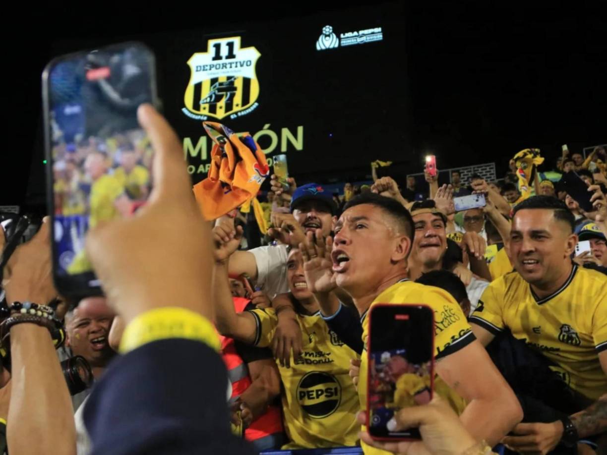 La definición por el título en la Liga Mayor de Fútbol de El Salvador fue una auténtica fiesta desde el Estadio Nacional Jorge ‘El Mágico’ González y los Aurinegros son los campeones del Apertura 2024.