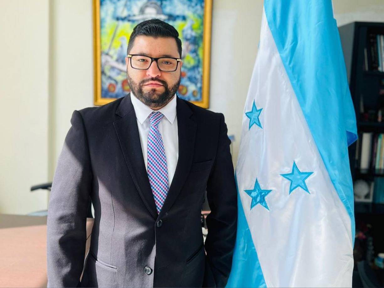 El juez Marco Antonio Vallecillo es acusado del delito de extorsión por supuestamente arreglar fallos judiciales en el circuito en materia de criminalidad organizada, corrupción y medio ambiente, donde conocía alrededor de 60 expedientes.