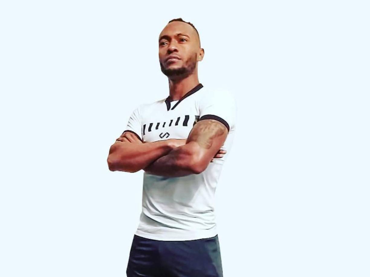 Perlaza, de 33 años, fue interceptado por unos encapuchados en la intersección de las calles Malecón y Manuela Cañizares de la capital verde, en la que operan las bandas narcocriminales Los Tiguerones, Los Águilas y Los Gánsters.