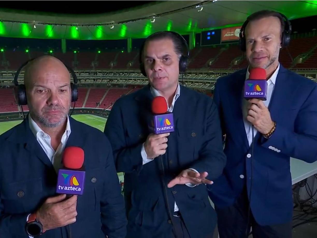 Christian Martinoli, narrador de TV Azteca, aseguró que México es favorito ante Honduras en cuartos de final de Nations League. “Anímicamente le da un mes de tranquilidad a Javier Aguirre y a los mismos jugadores que hoy se sintieron respaldados en gran parte del público por el resultado, por el perfomance, de lo que puede pasar en Toluca contra Honduras en donde en apariencia será otra vez favorito México”, soltó en la transmisión después del partido ante Estados Unidos.