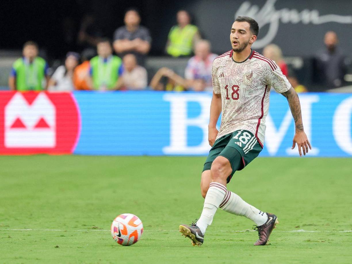 Volantes: Luis Chávez del Pachuca, sería titular ante el equipo catracho.