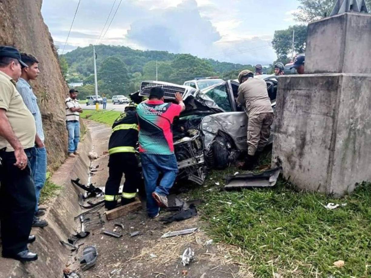 Peatones y conductores también se sumaron al rescate.