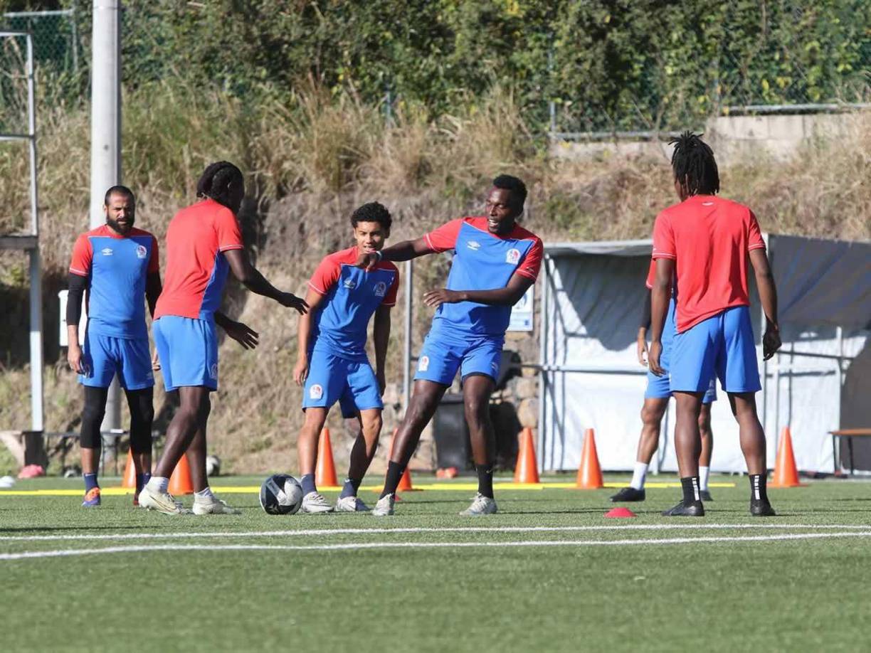 Alberth Elis se mostró muy alegre en el entrenamiento de este viernes 17 de enero.