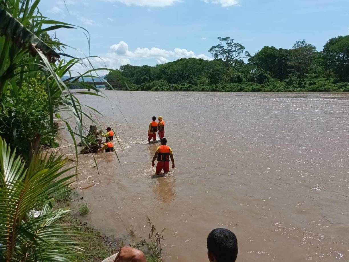 El Cuerpo de Bomberos los buscó durante la noche de ayer, lunes, y la mañana de hoy, martes.