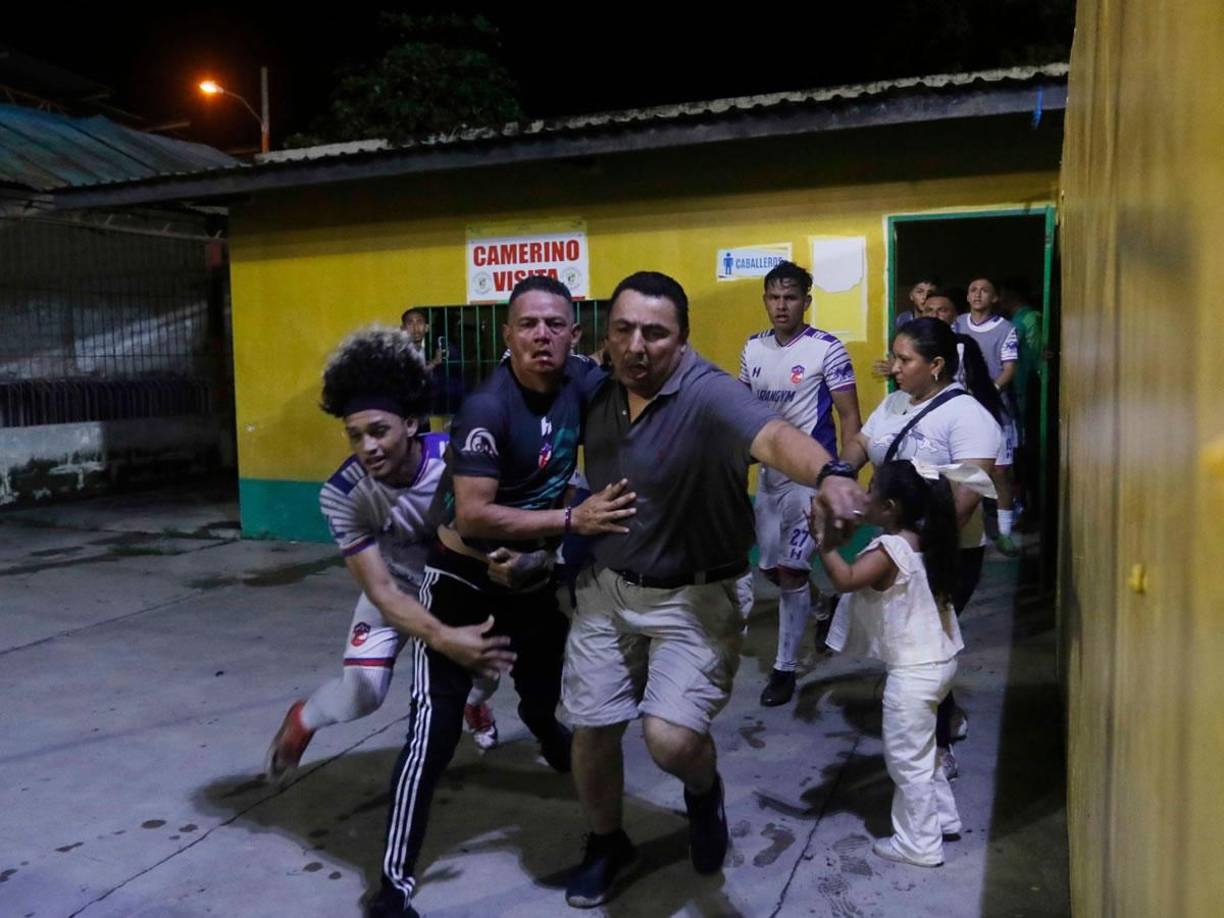 Gerson López recibió golpes por parte de los agentes de la Policía Nacional que llegaron al vestuario a sacarlo.