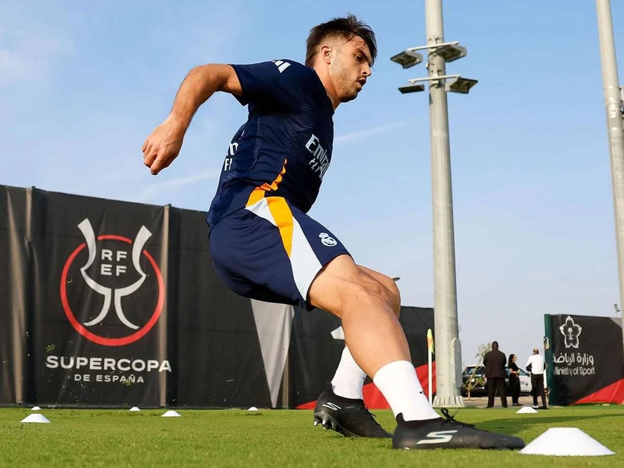 Los suplentes realizaron series físicas a las órdenes de António Pintus, ejercicios de posesión, partidos en espacios reducidos y disparos a portería.