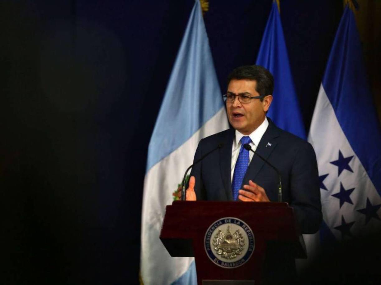 <b>14. PAGO A PANDILLEROS EN PROTESTAS</b>El expresidente Hernández, según la fiscalía, pagó a un funcionario del Partido Nacional para que pagara a pandilleros para incitar y cometer actos de violencia en las protestas, lo que a su vez justificaría la acción policial imposición del toque de queda y uso de la fuerza contra los manifestantes. Como resultado, hubo numerosos enfrentamientos violentos entre manifestantes y fuerzas de seguridad, que se saldaron con un alto número de muertos.