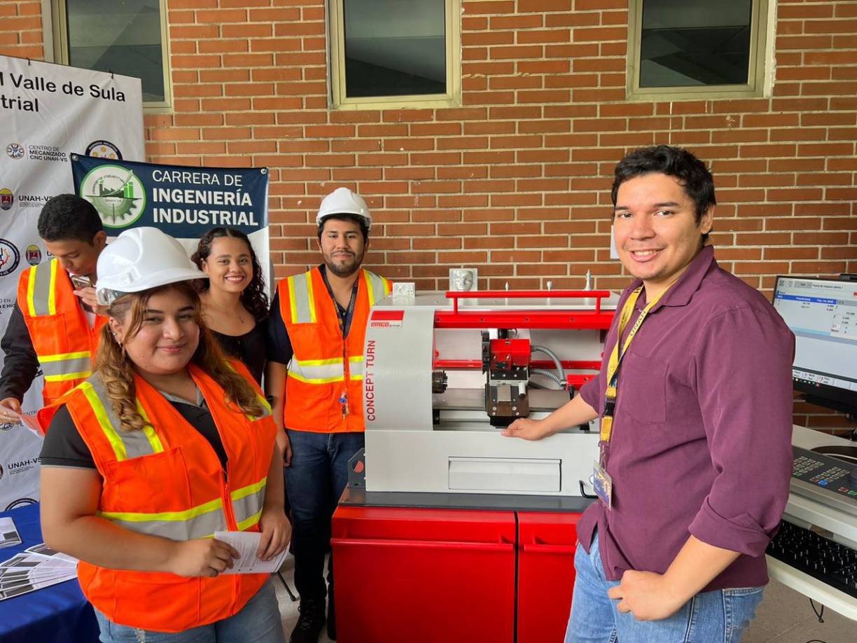 La Feria Vocacional es un evento académico que reúne a instituciones de educación de la zona norte con el objetivo de brindar información sobre la oferta educativa de la Unah-vs, becas y otros servicios.