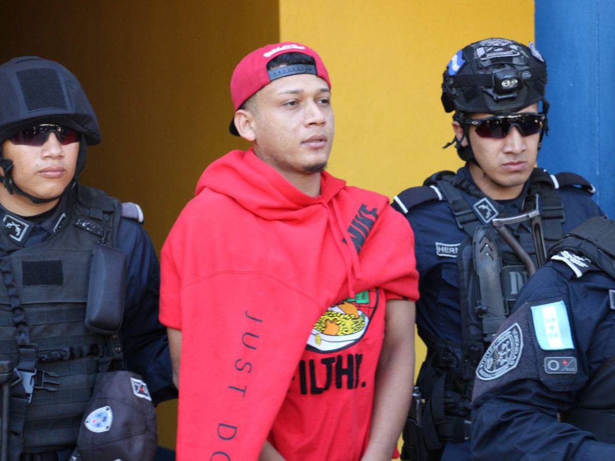 Bajo fuertes medidas de seguridad por parte de especialistas de Fuerzas Especiales fue entregado a las autoridades del Instituto Nacional Penitenciario (INP), el ciudadano solicitado en extradición por delitos de tráfico de fentanilo, Abner Eduardo Estrada Cruz.