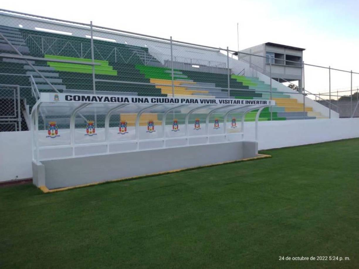 Al estadio también se le pusieron nuevos dugout bajo el lema “Comayagua, una ciudad para vivir, visitar e invertir”.