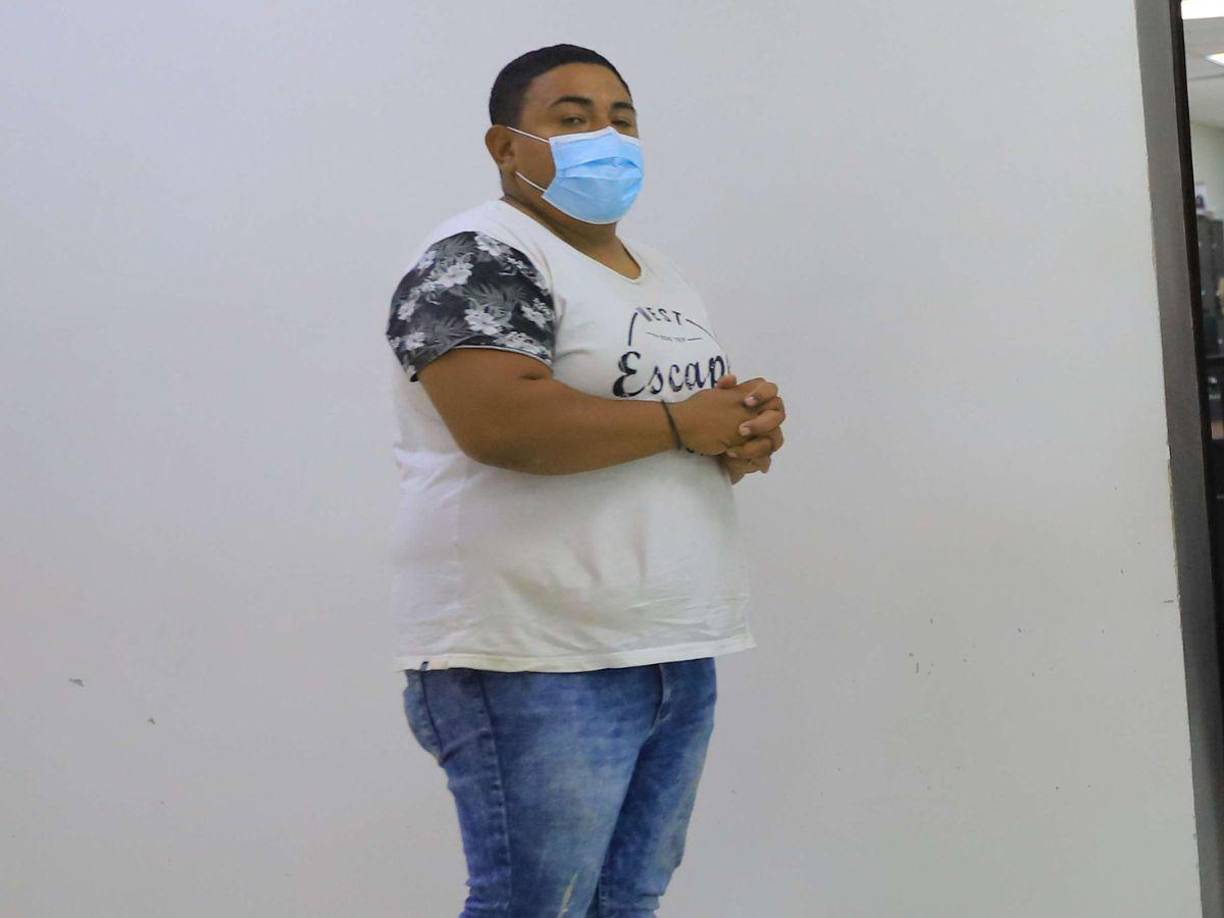 Al inicio del juicio contra Rony Pérez, el 1 de febrero, su compañera de hogar, la madre de sus hijos, dijo en calidad de testigo que ella se había inventado que Pérez la atacó, incluso, dijo ante la terna de jueces que ella misma se hizo las heridas en el cuello y sus manos.