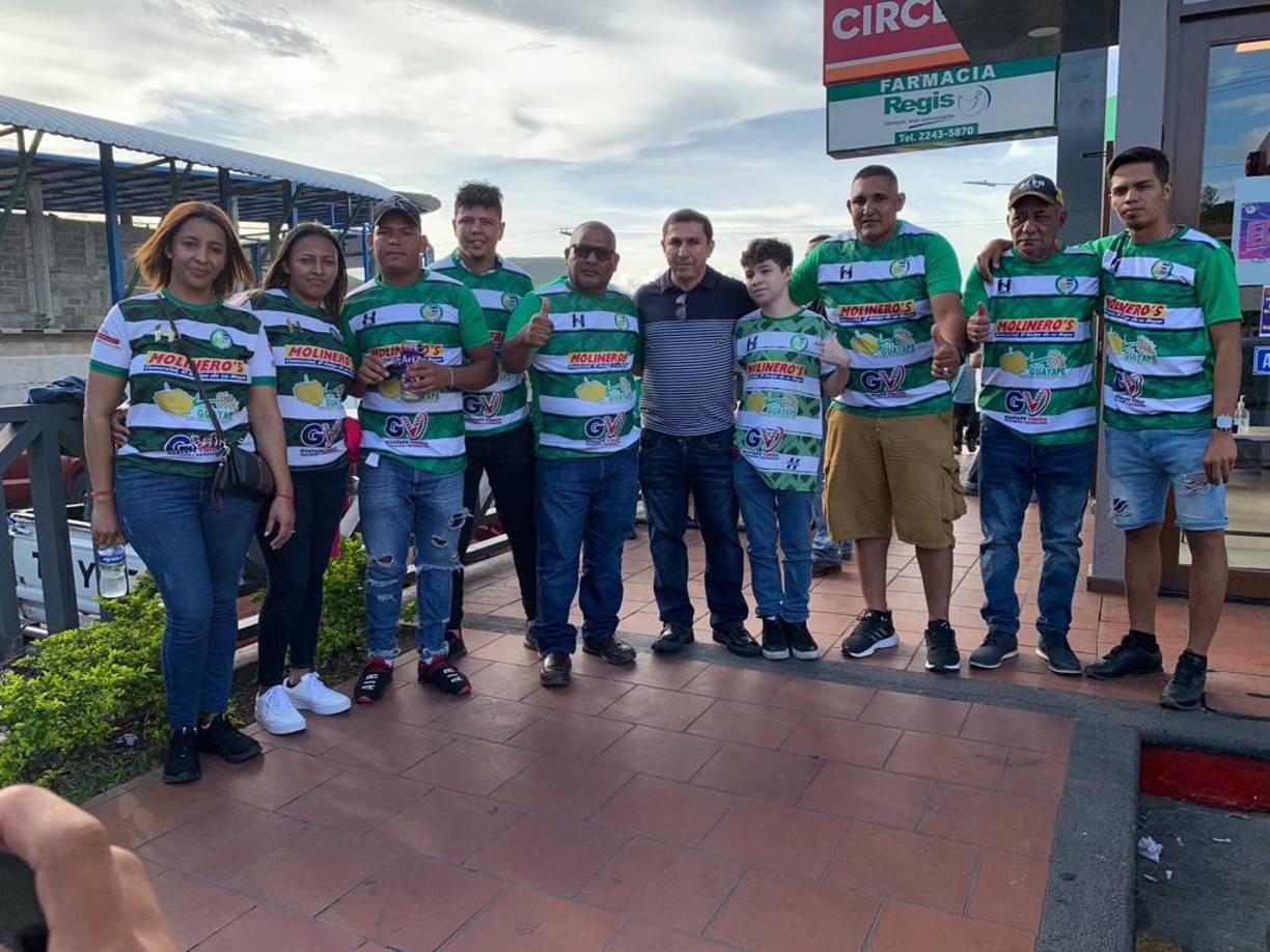 Los aficionados de Juticalpa hicieron el viaje desde Olancho para apoyar a su equipo.