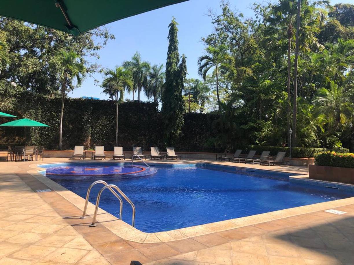 Por otro lado, los veraneantes pueden optar por el “Brunch dominical” que da acceso a la piscina solo los domingos de 11:00 a.m. a 5:00 p.m. 