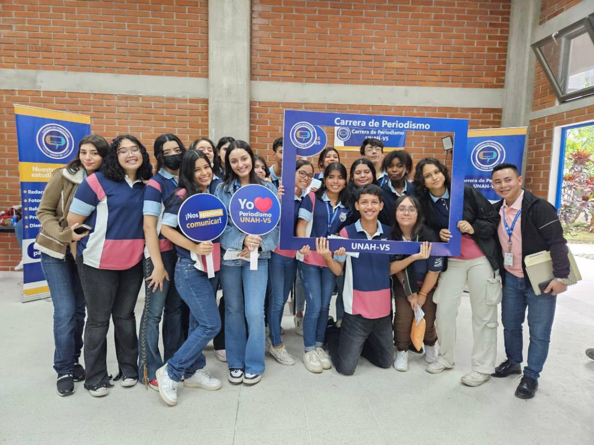 Cabe destacar, que la carrera de Periodismo se encuentra en sus 35 aniversario de fundación y por ella han pasado destacados periodistas que hoy ejercen su labor en importantes medios de comunicación a nivel nacional e internacional.