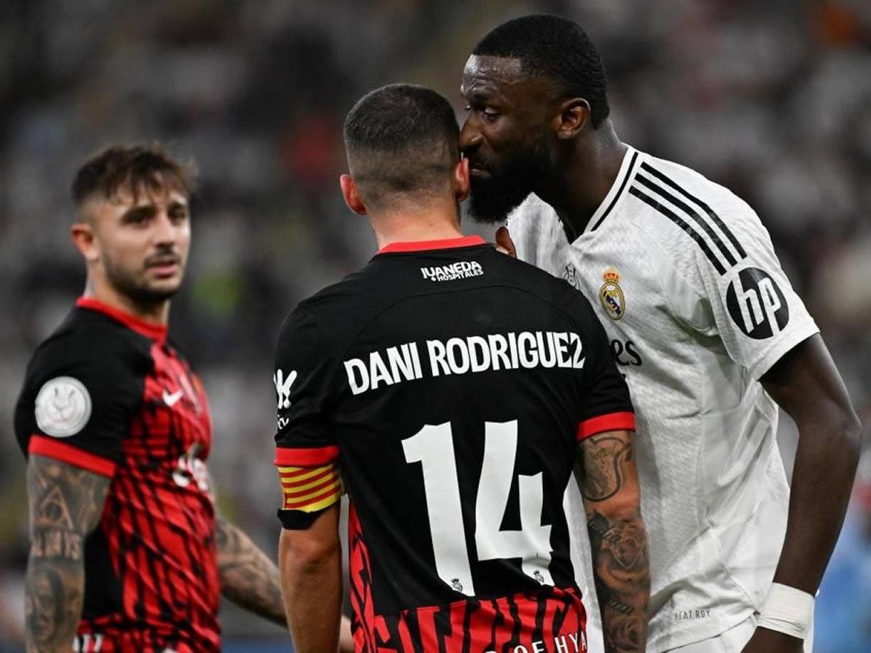 La imagen de Antonio Rüdiger con Dani Rodríguez, quien también fue protagonista de la pelea.