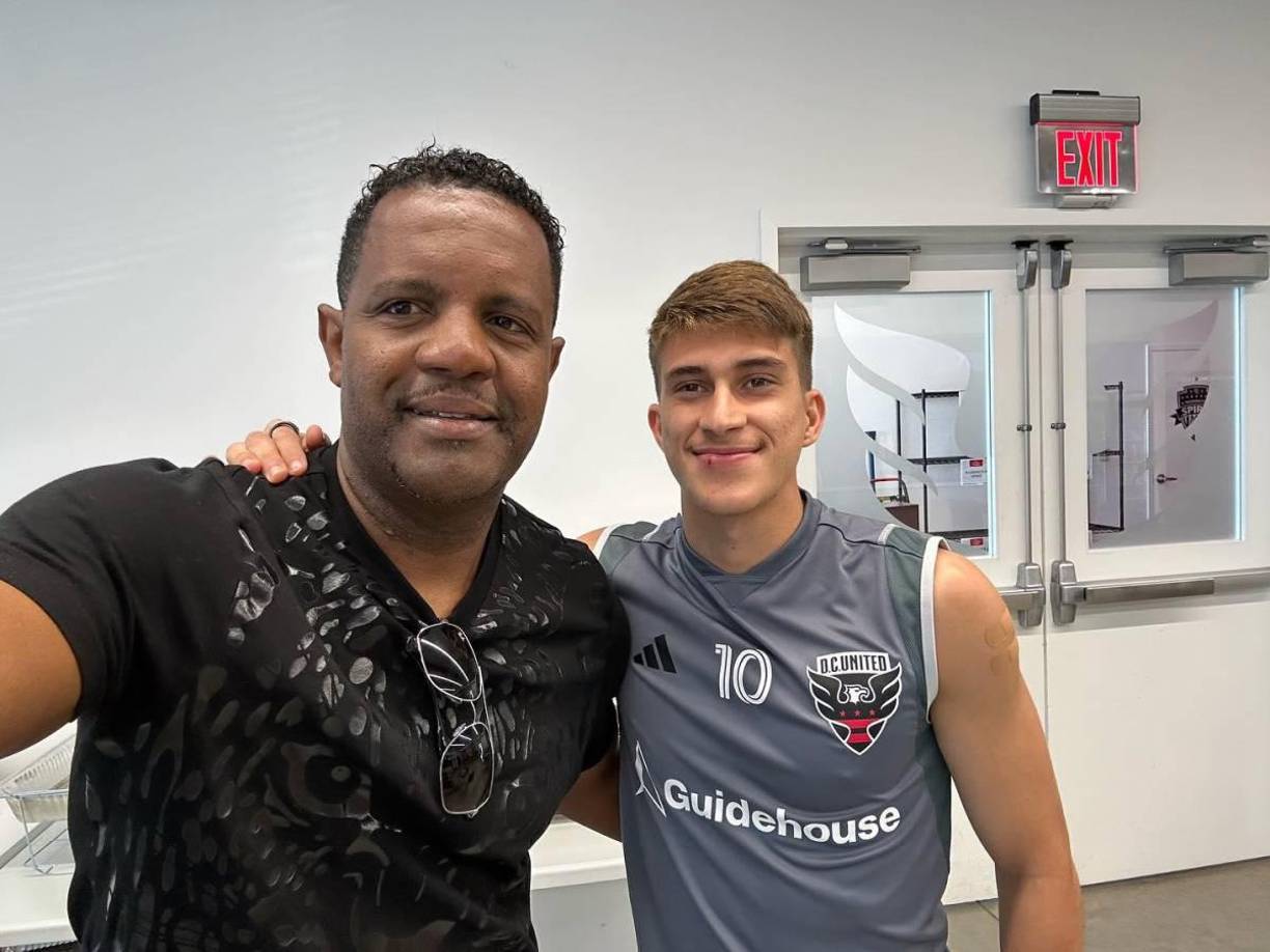 El exjugador del Olimpia y Real España ha confesado que siempre mira partidos de la Liga Nacional, especialmente del León, además de los encuentros de la Selección de Honduras.