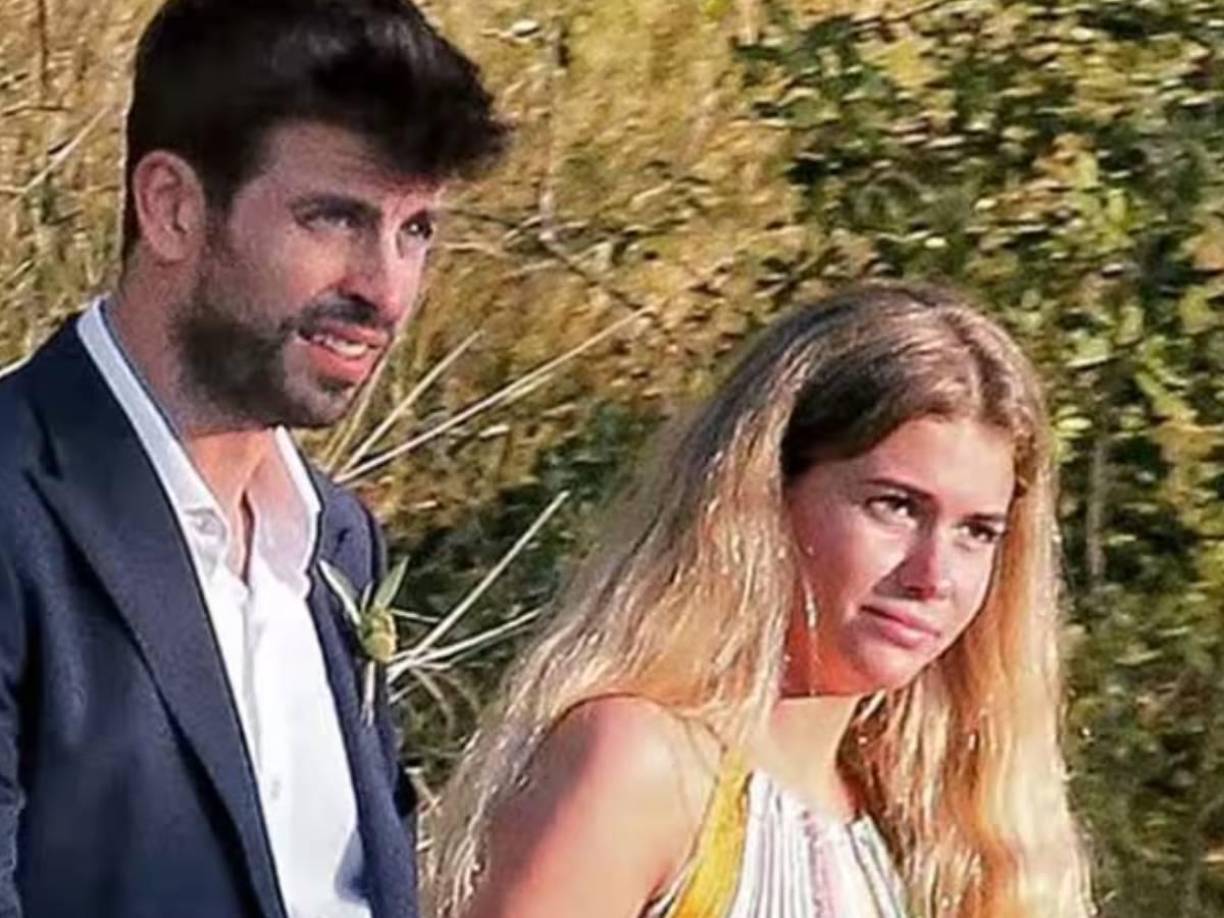 Clara se ha quedado sola en Barcelona y en el caso de Piqué se fue a vivir por un tiempo a Miami por petición de Shakira.