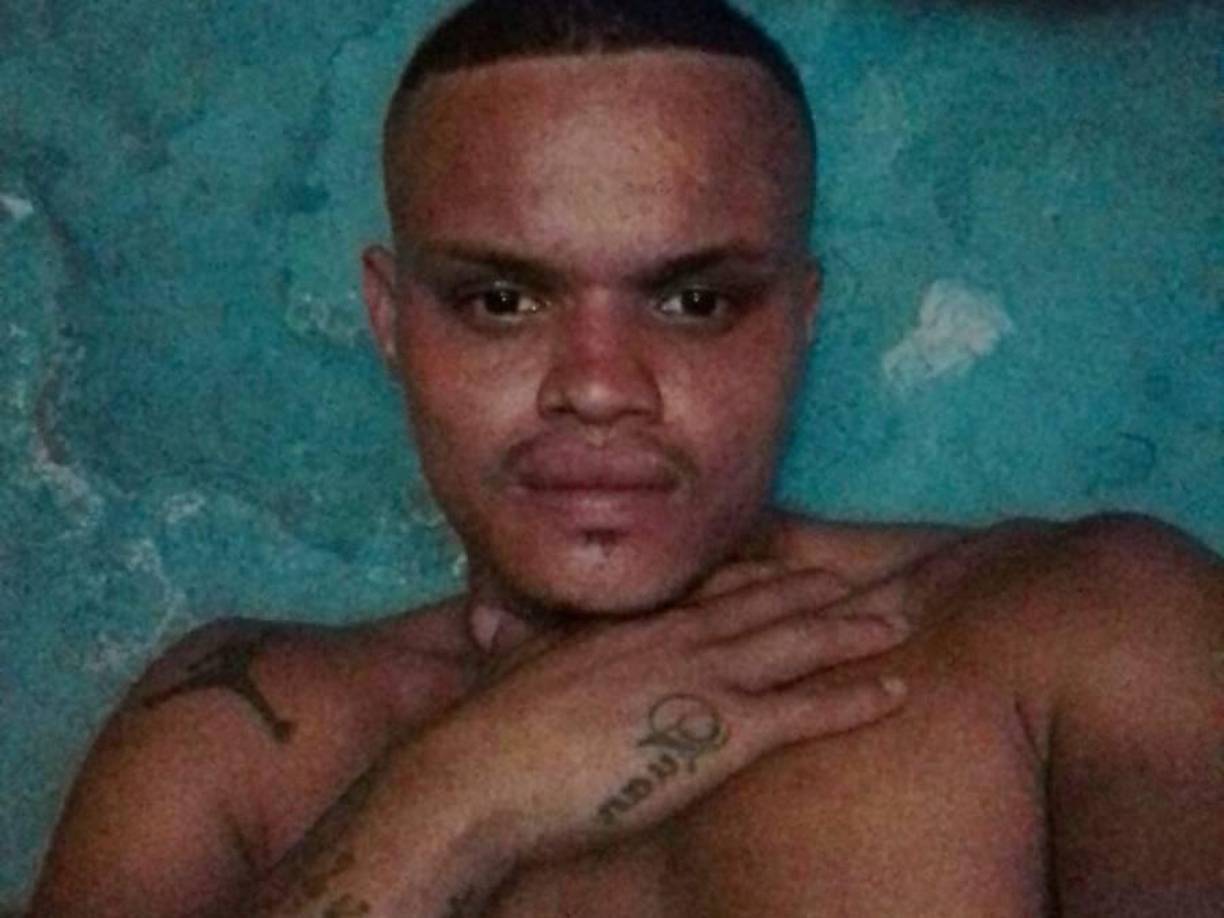 Recobró su libertad y se trasladó hasta la aldea El Dorado, en una zona montañosa de Colón, donde conoció a una mujer de nombre Ana Fúnez, quien era madre del pequeño Denis Ariel Bonilla.