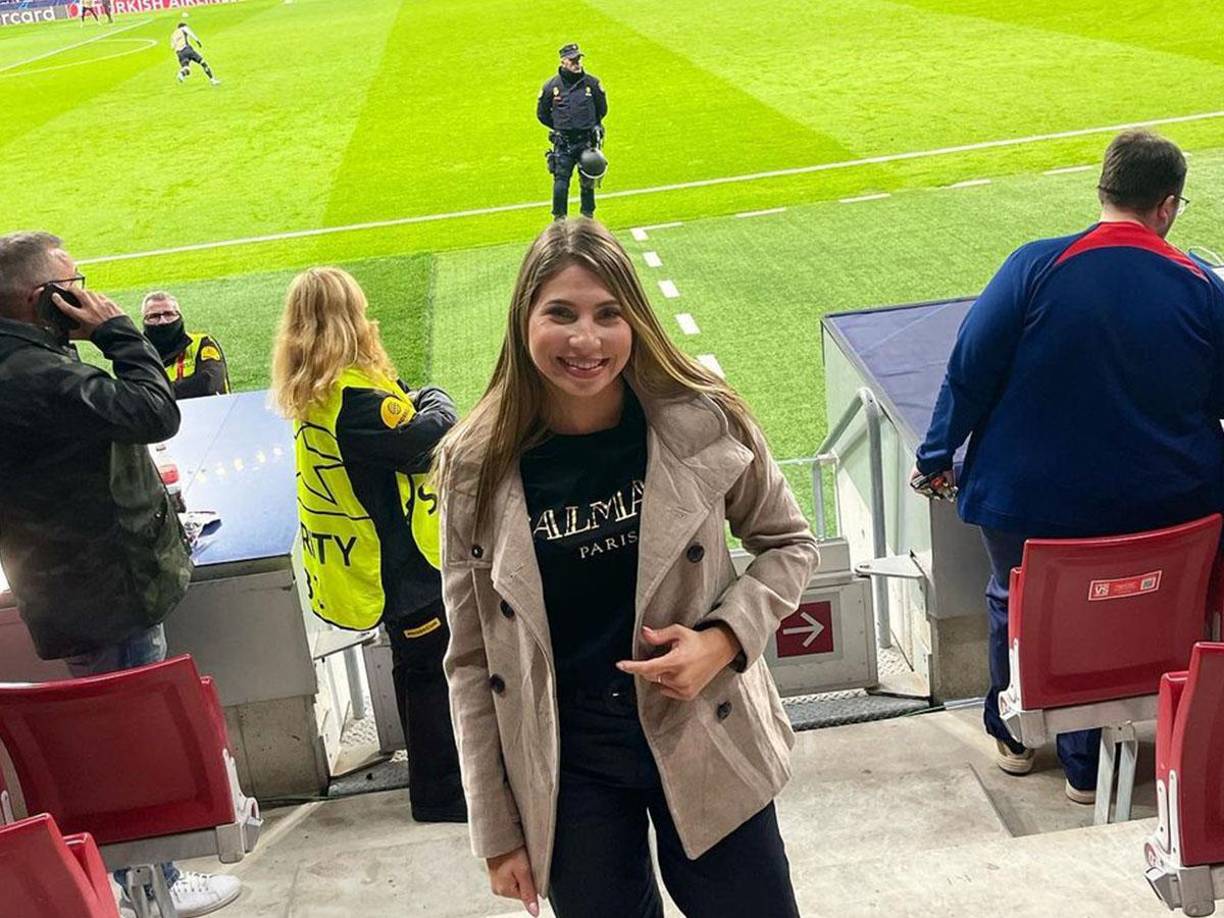 Además de Alemania, la bella Annie Córdova estuvo por España y pudo disfrutar del juego Atlético de Madrid vs Celtic.