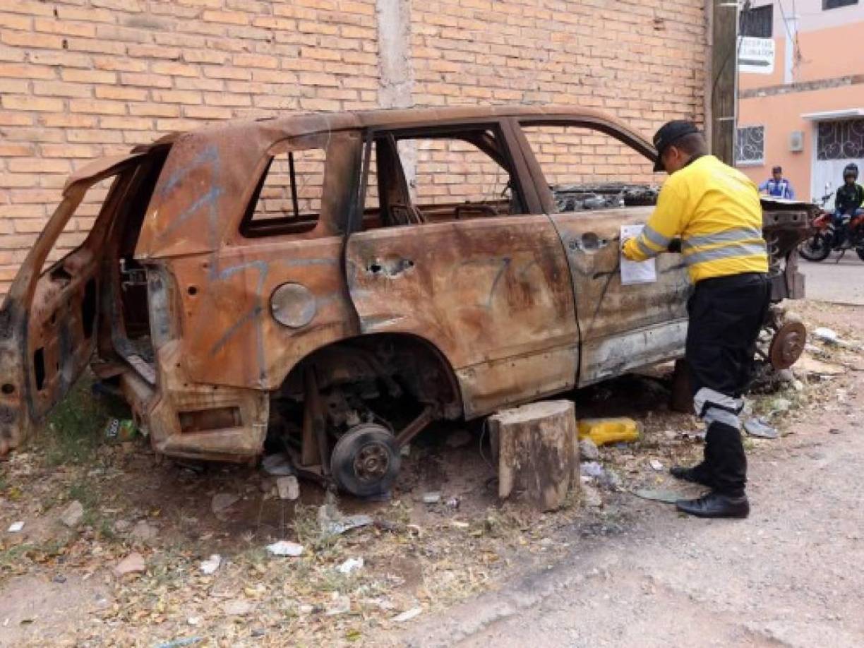 <b>7. </b>La multa es más grave si la unidad se encuentra sobre la acera, pues se llegan a multar hasta con 3 mil lempiras.