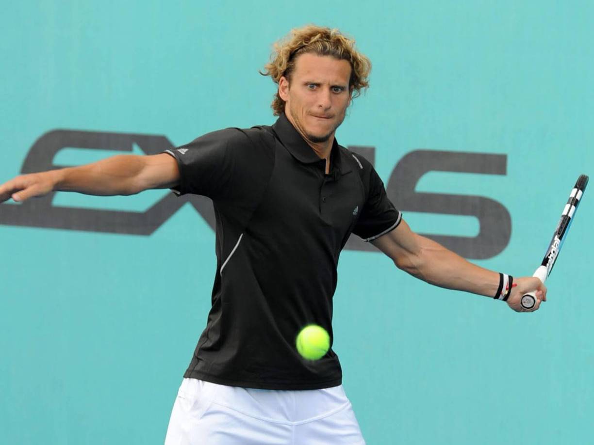 Forlán, que marcó 36 goles con Uruguay y pasó por el Manchester United, el Villarreal y el Atlético de Madrid entre otros, ha recibido una invitación junto a Coria para jugar el cuadro de dobles.