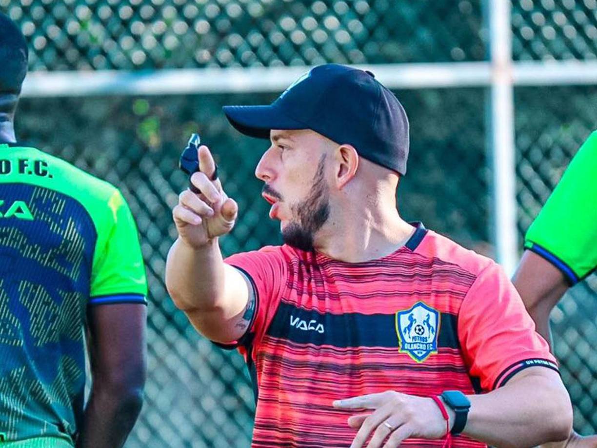 Los Potros del Olancho FC anunciaron la salida del técnico argentino Mauro De Giobbi. 