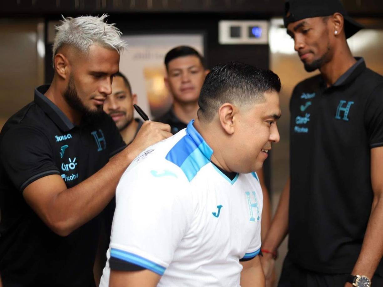 Ricardo Izaguirre es un hondureño que radica hace 17 años en Charlotte y no iba a desaprovechar la visita que la Selección de Honduras hacía en Charlotte por su participación en la Copa Oro.