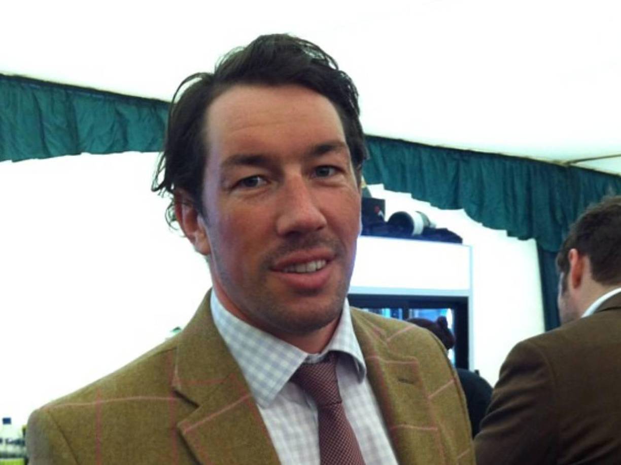 El periódico The Guardian publicó una estremecedora información en base a esta fuente: “Se cree que murió después de caer al río Aln con su automóvil”.