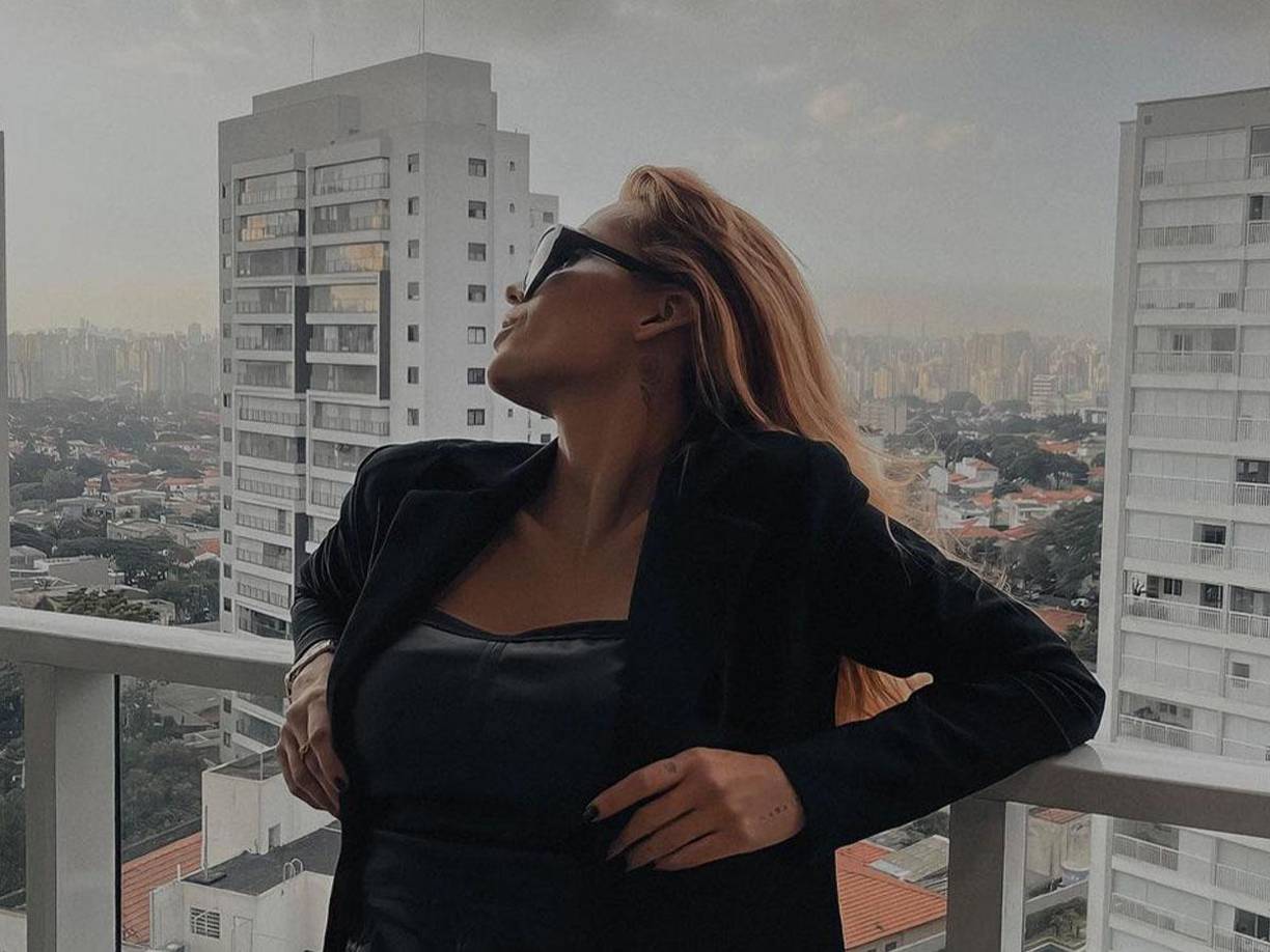 “Cuando Messi vio mis historias, entré en su perfil, pero no podía escribirle. Después de una semana él me mandó un DM. Él me habló primero. Conversamos y todo fluyó muy bien”, señaló Fernanda respecto a Lionel Messi.