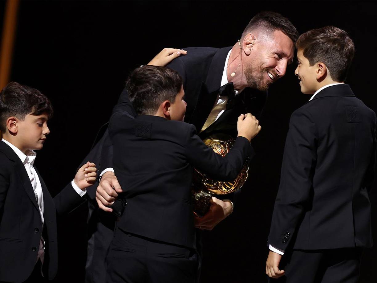 Messi junto a sus hijos en la gala del Balón de Oro 2023.