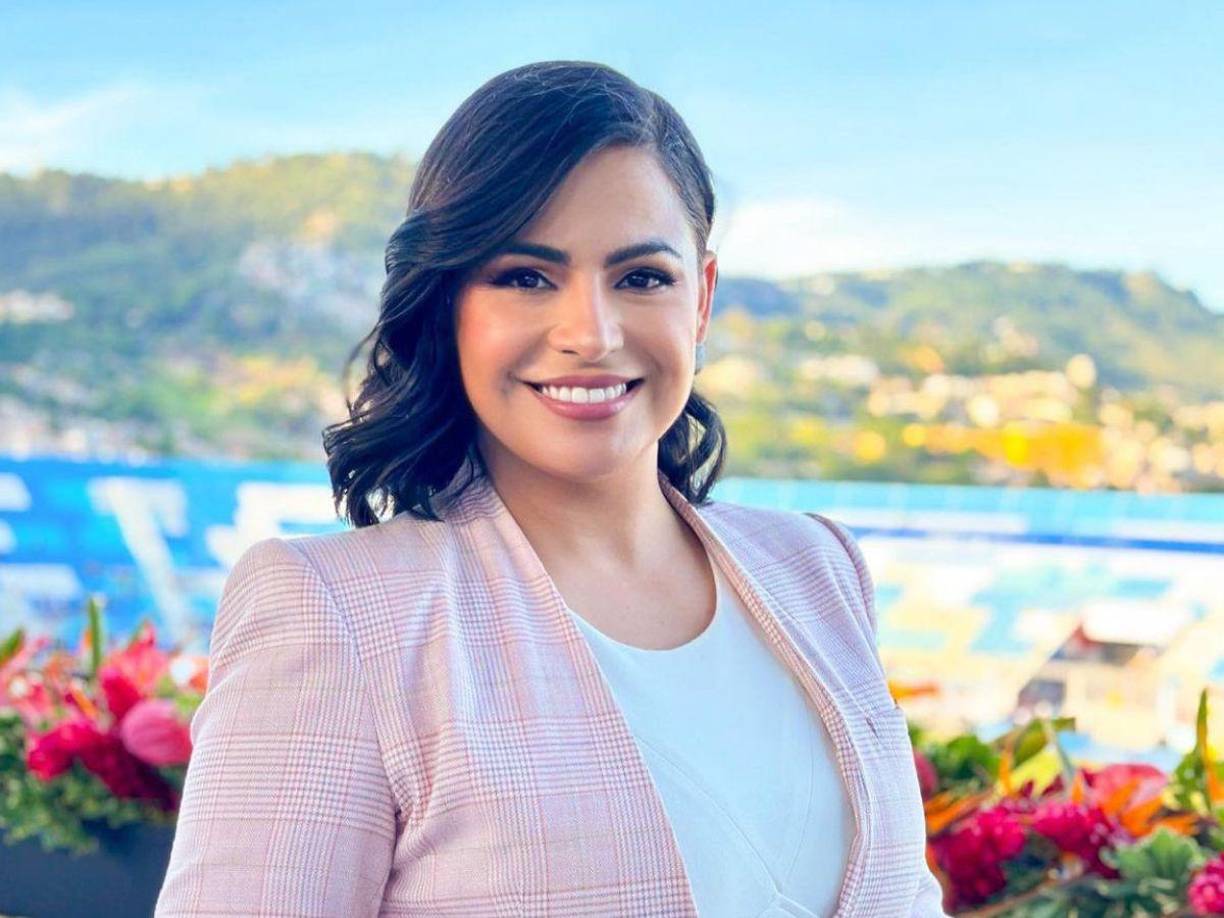 La mañana de este jueves Samantha Velásquez sorprendió al anunciar su salida definitiva de la Corporación Televicentro, la empresa a la que ha estado ligada en los últimos años. 